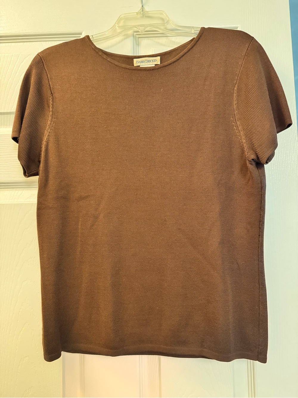 BARRY BRICKEN short sleeve brown knit shirt.  SIZE LARGE. 100% silk.